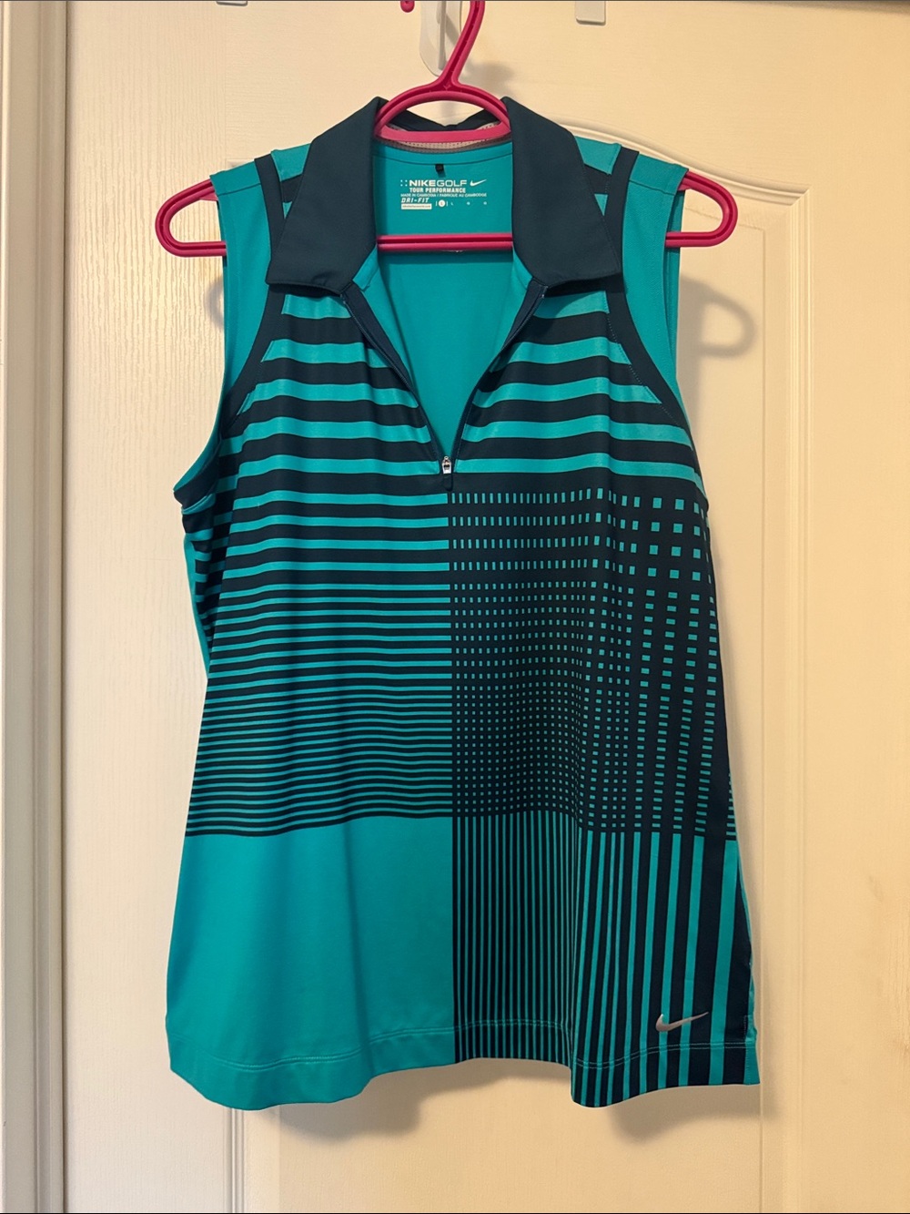 Nike Women’s Teal and Black Sleeveless Golf Tank